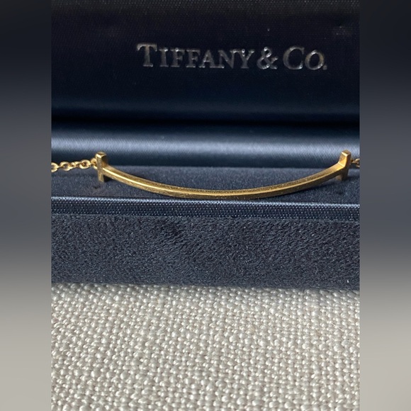 Tiffany T Smile Bracelet in Yellow Gold - Picture 12 of 13